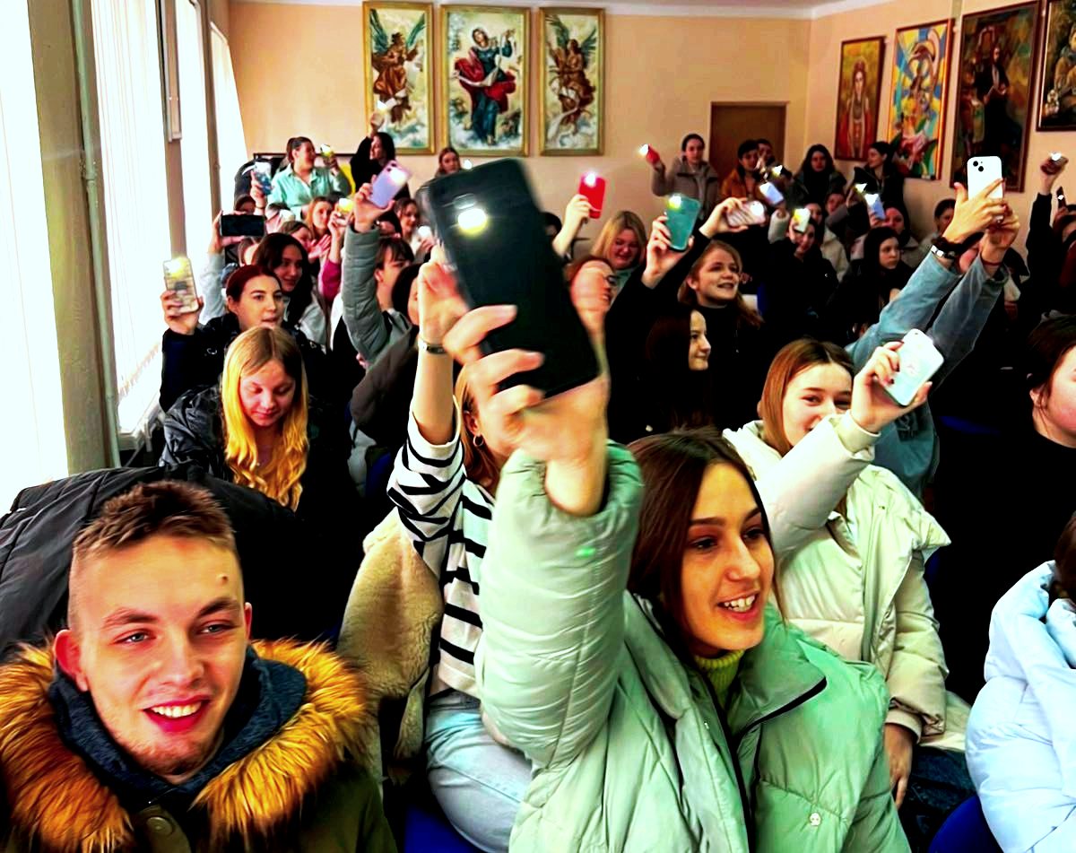 Атмосфера творчості